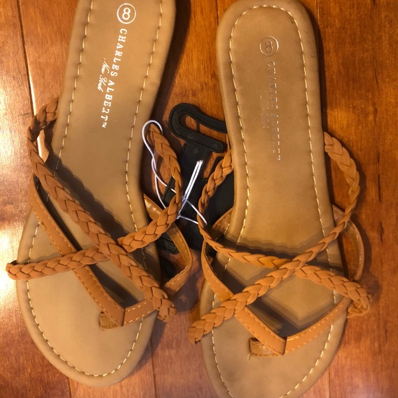 Size 8 sandals - Picture 1 of 1